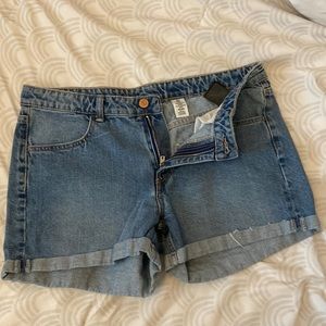 H&M &Denim Women’s Medium Wash Mid/Low Rise Jean Shorts
